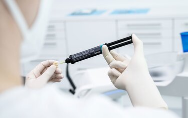 スピードセム プラス | セルフアドヒーシブレジンセメント | Ivoclar